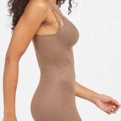 SPANX Thinstincts 2.0 Open-bust Mid Thigh Bodysuit | Kleur Café Au Lait (Dark Nude) I Maat L -Lingerie-Dames-Badmode Winkel 425x840 5