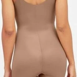SPANX Thinstincts 2.0 Open-bust Mid Thigh Bodysuit | Kleur Café Au Lait (Dark Nude) I Maat L -Lingerie-Dames-Badmode Winkel 443x840 4