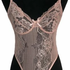Merkloos Lace Body Roze | M | Lingerie Bodysuit Kant -Lingerie-Dames-Badmode Winkel 497x840 2
