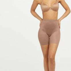 Spanx Thinstincts 2.0 Mid Thigh Short | Kleur Café Au Lait (Dark Nude) I Maat S -Lingerie-Dames-Badmode Winkel 502x840