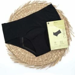 Bamboozy Menstruatie Ondergoed Hipster Naadloos 4-laags Emma Maat 2XL 44-46 Zwart Period Underwear Duurzaam Menstrueren Incontinentie Zero Waste -Lingerie-Dames-Badmode Winkel 550x532 1