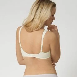 Triumph Essential Minimizer WX Beha - Vanille - Maat D90 -Lingerie-Dames-Badmode Winkel 550x609 1