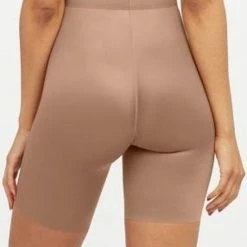 Spanx Thinstincts 2.0 Mid Thigh Short | Kleur Café Au Lait (Dark Nude) I Maat S -Lingerie-Dames-Badmode Winkel 550x767 2