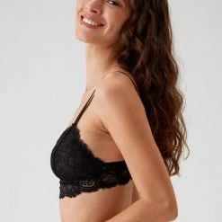 Viuma Milano Viuma Vrouw Zwart 690061 Kanten Beha Opgevuld Bh Zonder Beugel Dagelijks Comfort Hoogwaardig Kwaliteit 21 Viuma Milano Viuma Vrouw Zwart 690061 Kanten Beha Opgevuld Bh Zonder Beugel Dagelijks Comfort Hoogwaardig Kwaliteit -Lingerie-Dames-Badmode Winkel 550x812 1