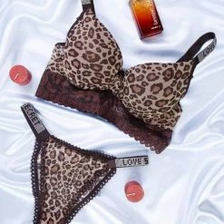 Merkloos Veter Luipaard Lingerie Setje - Voorgevormde Beugel Bh Set - Shiny Straps - Glanzende Banden - Beha Slipje Set - Uitdagende Ondergoed Set