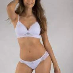 Naturana Padded Lace Soft BH Maat 90A Zonder Beugels Wit -Lingerie-Dames-Badmode Winkel 550x826 1